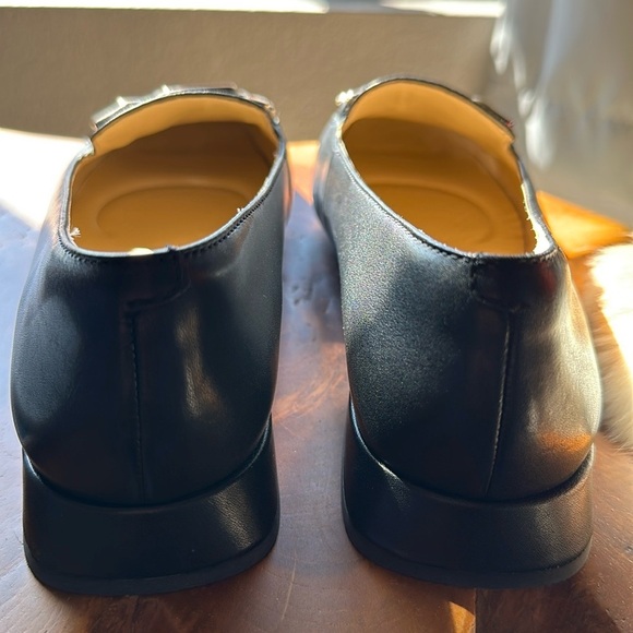 Clarks Black with gold hardware Leather Loafers size 8 - Picture 2 of 8